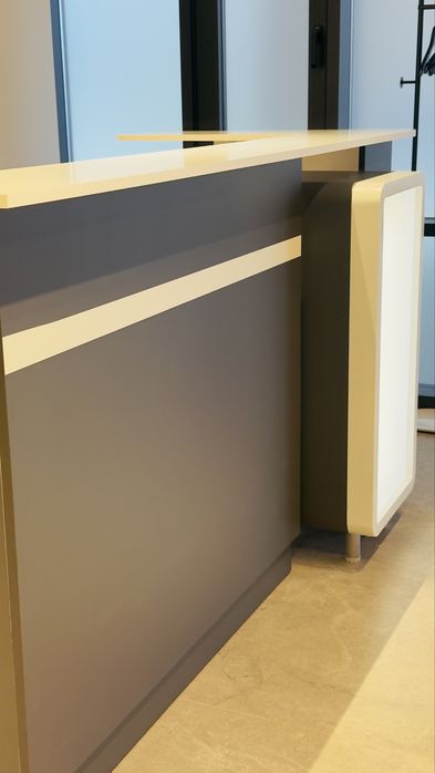 Модерна рецепция с LED светещ панел-подходяща за офис/салон/студио