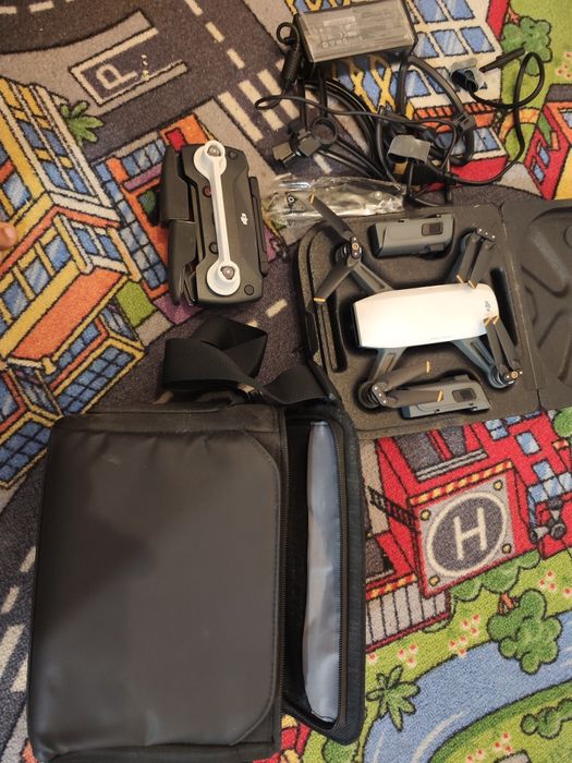 Dronă DJI Spark plus accesorii