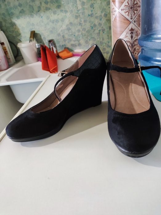 Продам новую обувь.