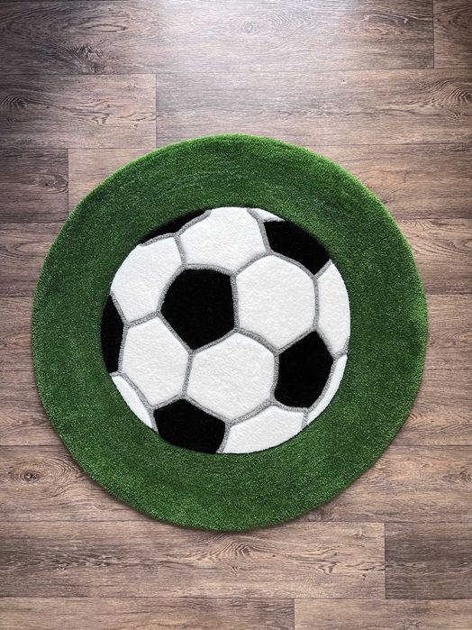 Мек килим "Футболна топка", изработен на ръка.