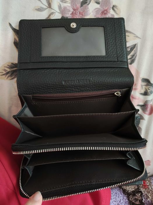 Ново дамско портмоне от естествена кожа