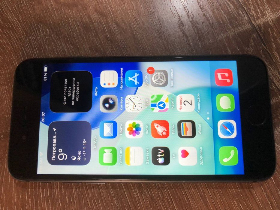 Продам iPhone SE 2020 64gb