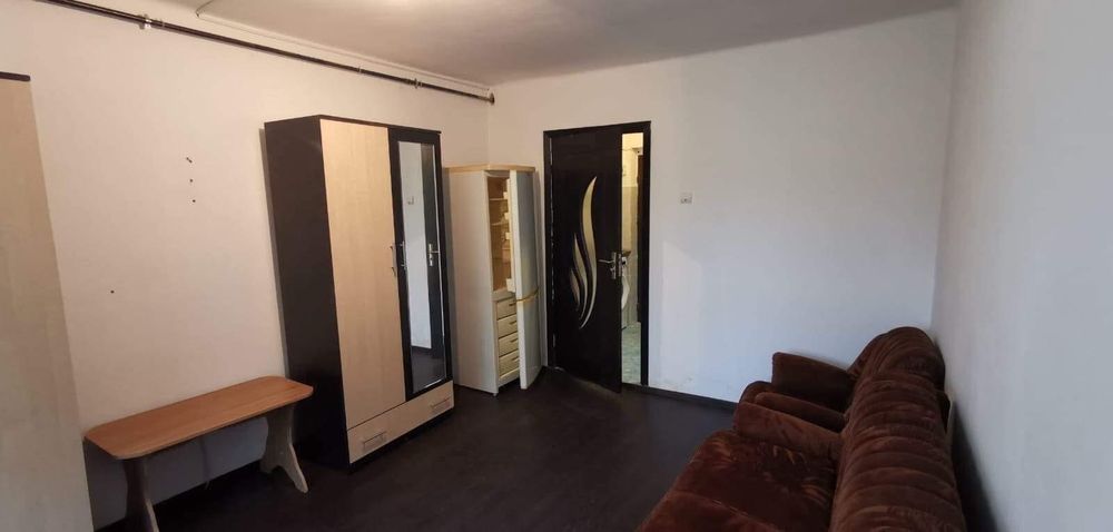 Închiriez garsoniera în Onești str republicii nr 5