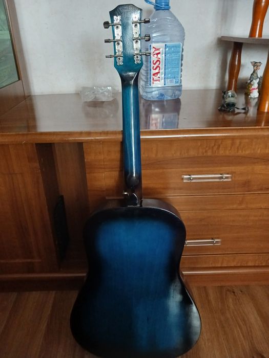 Продам гитару. Срочно