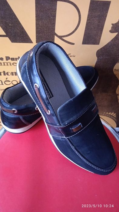 Нови мъжки обувки от естествена кожа.