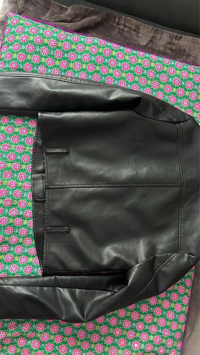Продам кожанку б/у