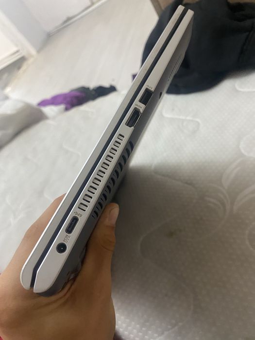 Leptop Asus, intr-o stare aprope impecabil