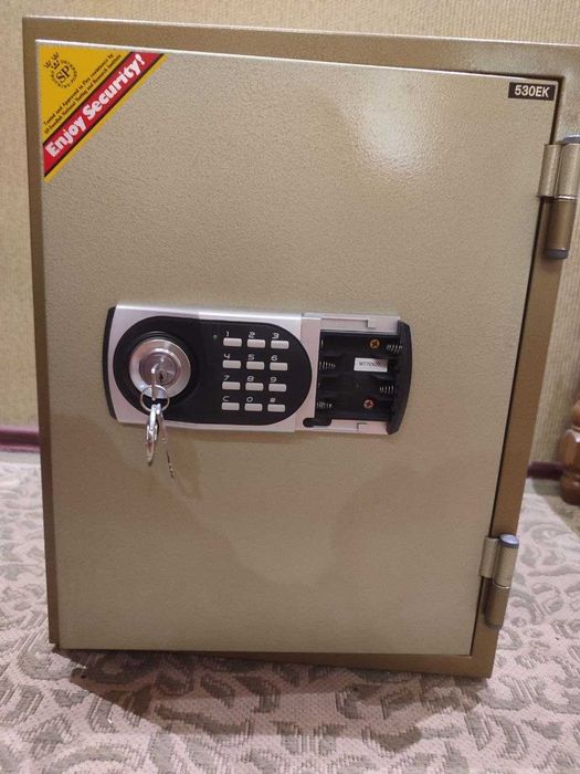 Сейф в хорошем состоянии