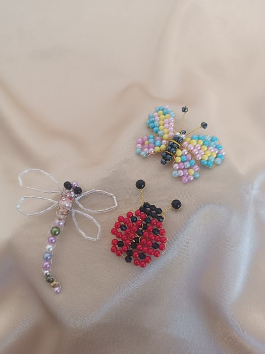 Broșe insecte lucrate manual