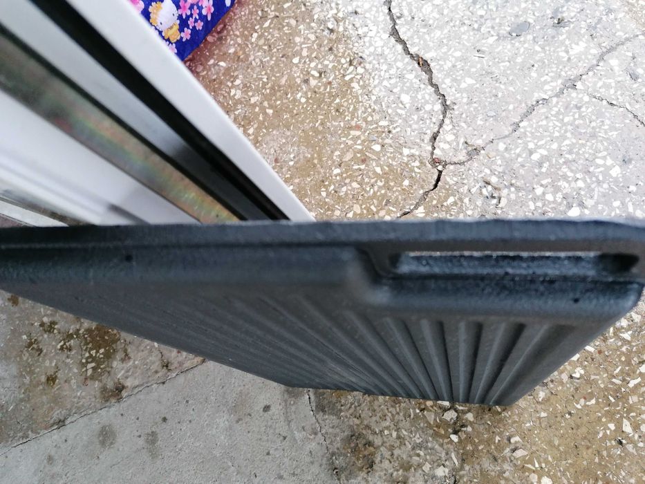 Grill fontă  pură, Ofertă 99  lei 45 x 25 cm