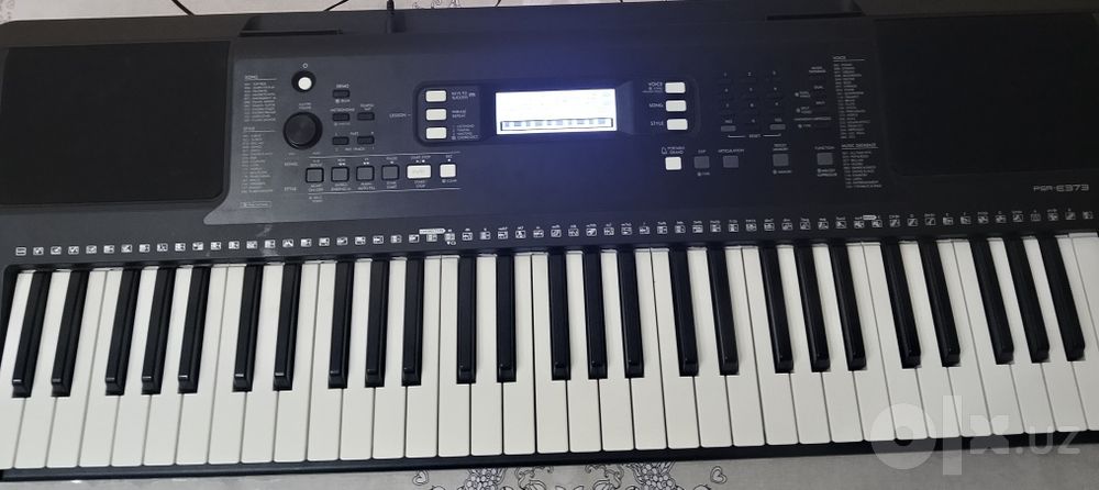 Срочно продается синтезатор Yamaha PSR E373