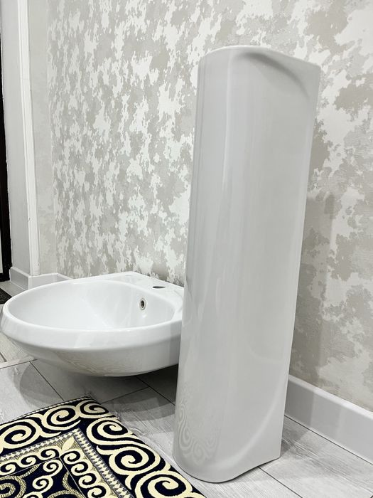 Продам раковину с пьедесталом (тюльпан)