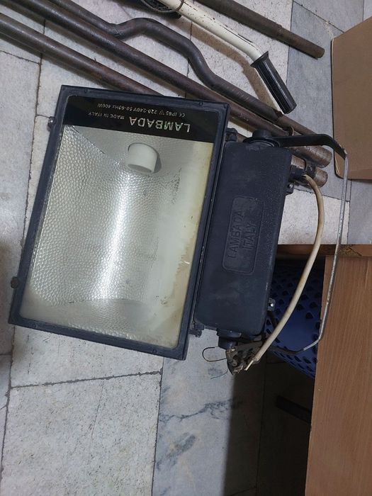 Продается 2 прожекторы