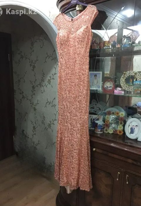 Продам срочно платье