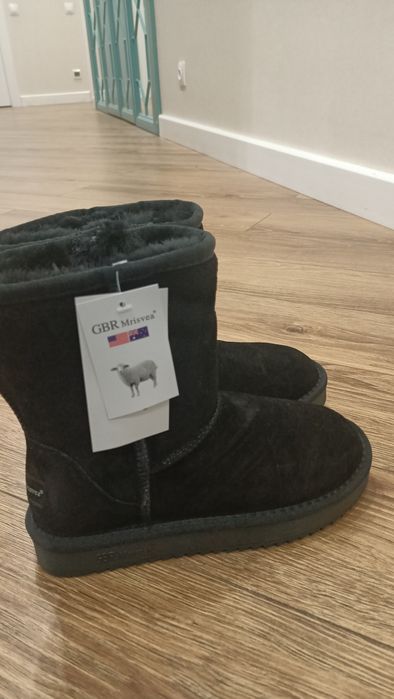 Продам Угги черные