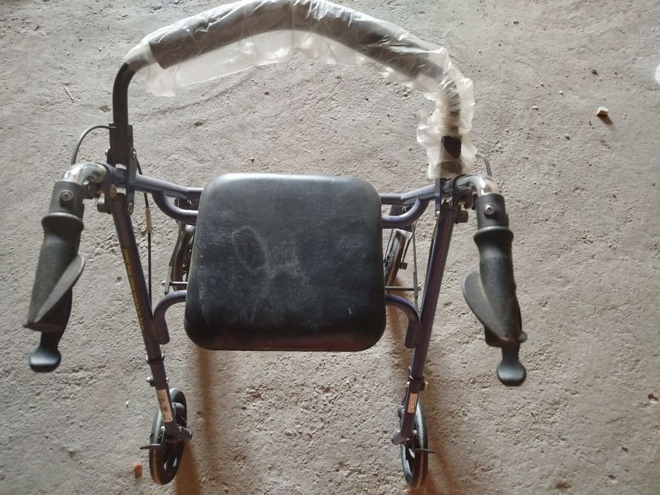 Ходунок новый с колесами