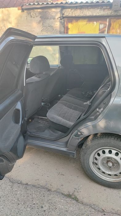 Машина гольф1992 года