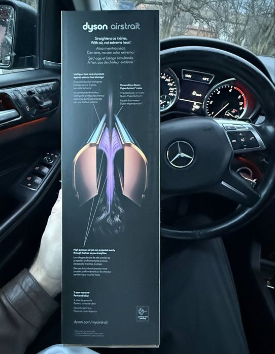 dyson airstrait чисто нов  !