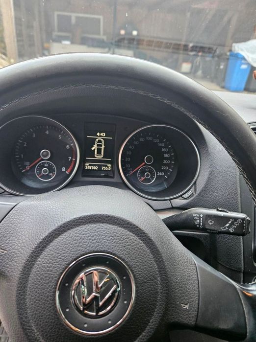 Vând  sau schimb Golf  6 Team ,2010.