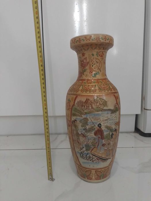 Стара порцеланова ваза