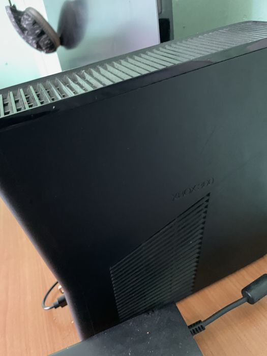 Xbox 360 modat cu kinect