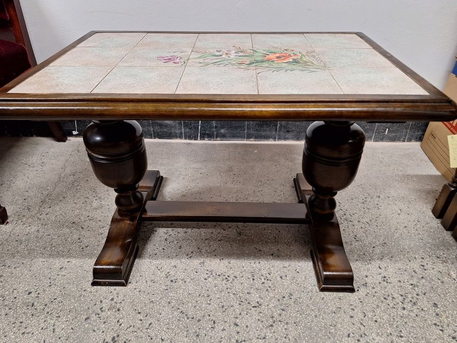 Винтидж маса за всекидневна с плочки