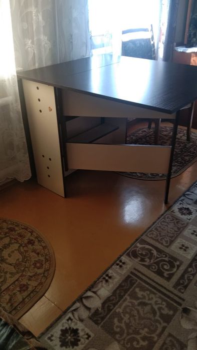 Продам стол книжка