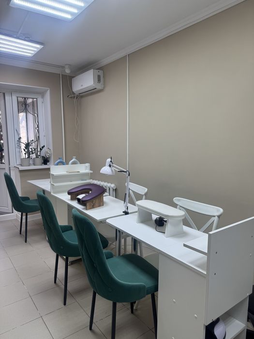 Сдаем в аренду стол для маникюра