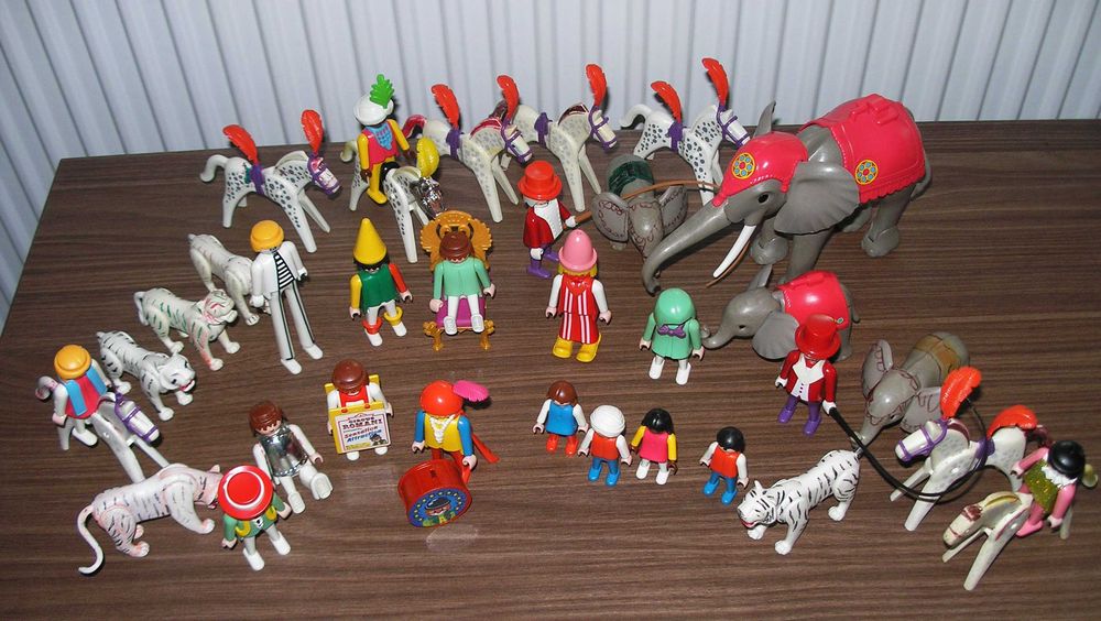 Playmobil 5485 - City Life Shopping mall inc. + lot figurine si piese