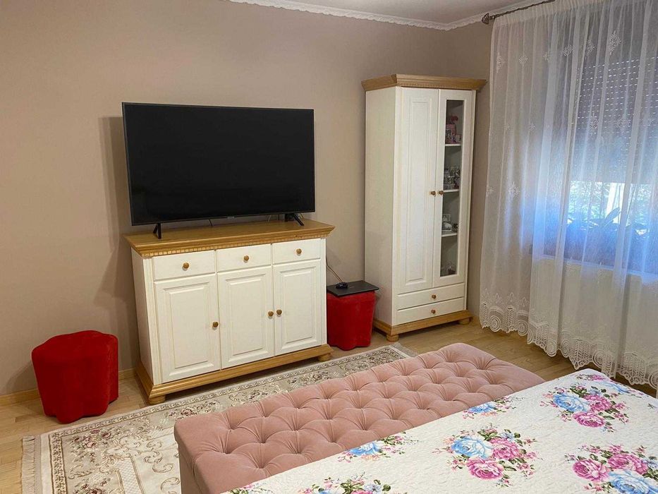 Vitrina lemn masiv Romantica 3, alb