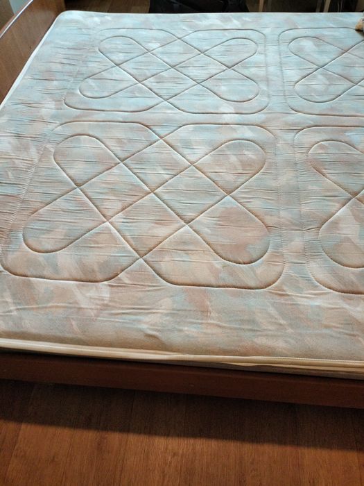 Продам спальный гарнитур