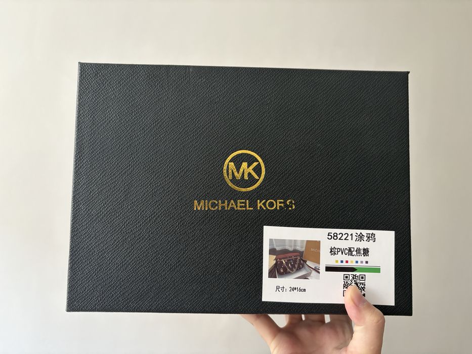 Продам сумку michael kors новая