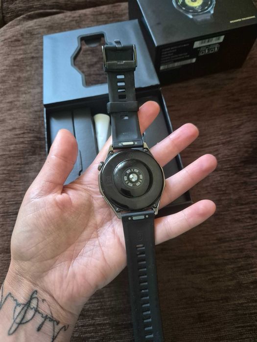 Смарт часовник Huawei watch GT 6 с 2 години гаранция