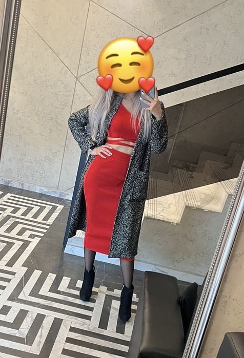 Продаю красный костюм