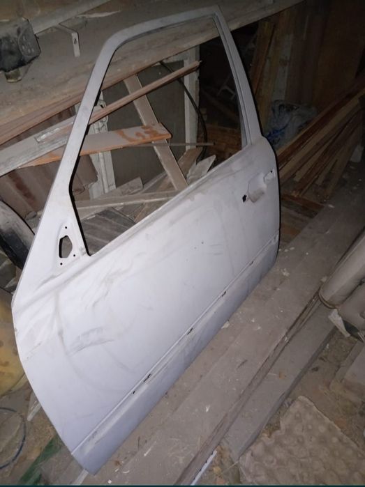 Продам водительскую дверь Мерседес-124