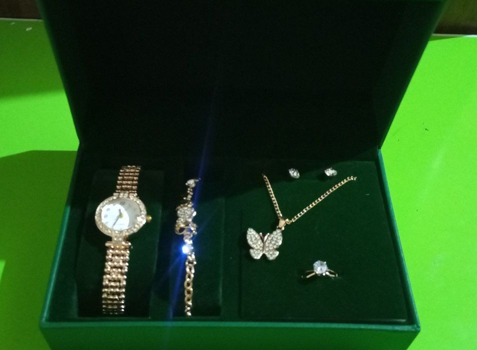 Женские часы браслет кольцо серьги комплект  Qizlar Taqinchoqlari