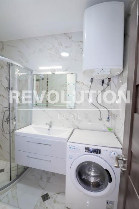 Дава се под наем Тристаен апартамент в Варна, Център - 100 кв.м за 1000 € - Снимка #11