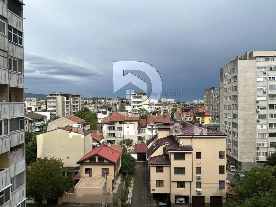 Двустаен апартамент плюс кухня в Опълченски