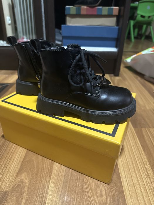 Ботинки на девочку 26 размер