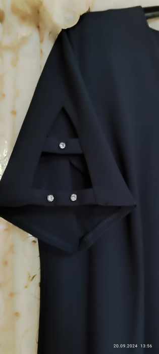 Платье, очень красивое, элегантное.