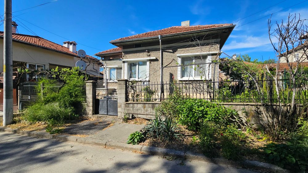 1868-Продава се двуетажна тухлена къща в кв. „Варош“