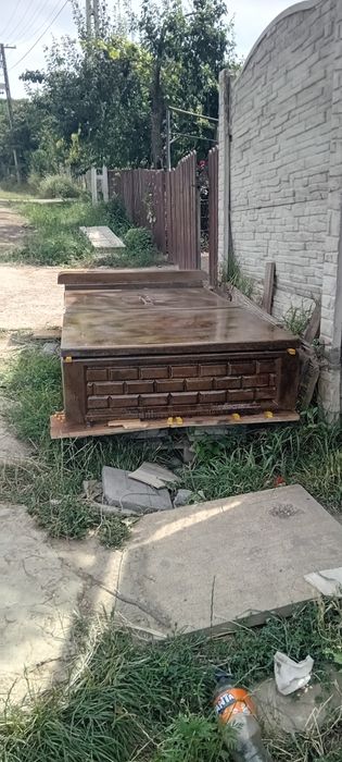 Vând ansamblu funerar cu monument  din  beton  și mozaic  în jud iasi