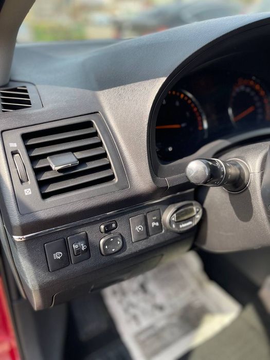 Toyota Avensis T27 (2011)