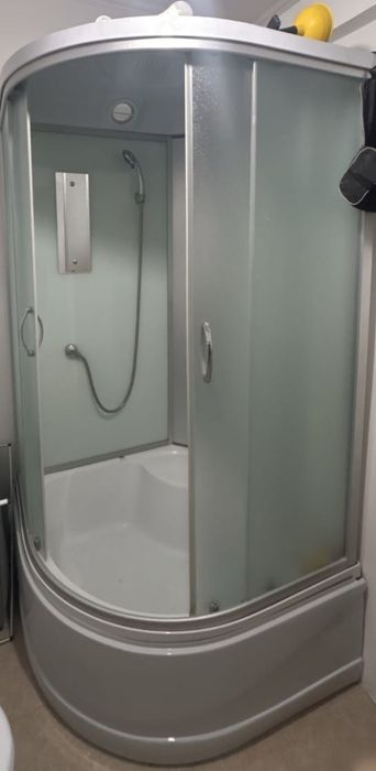 Душевая кабина в отличном состоянии