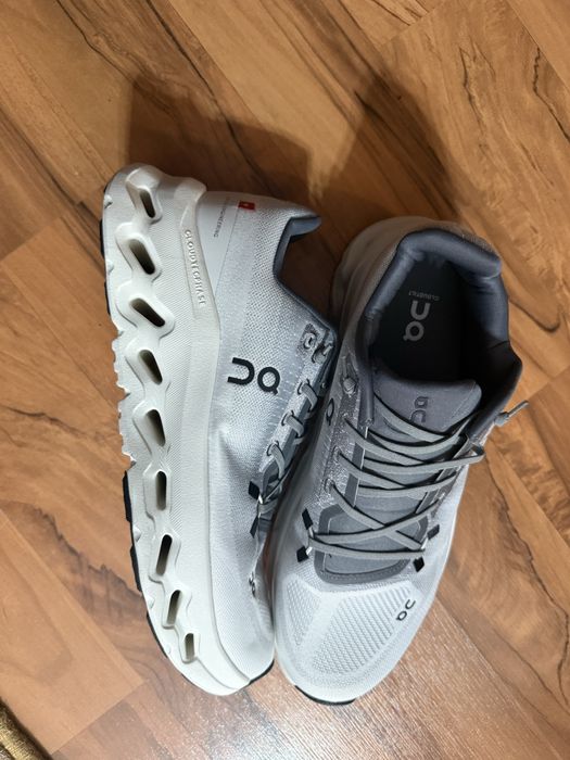 Продам кросовки ON!