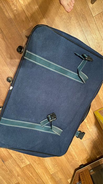 Чемодан дорожный