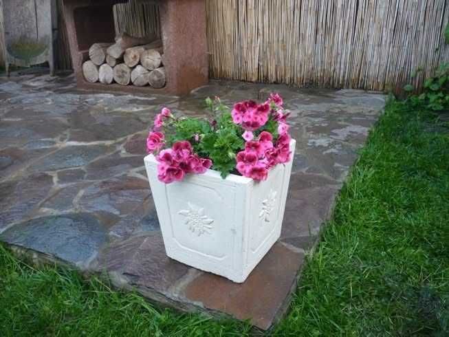 Ghivece de flori din beton