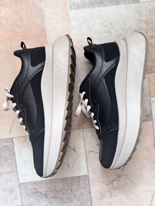 Продам кроссовки женские 40-41 р