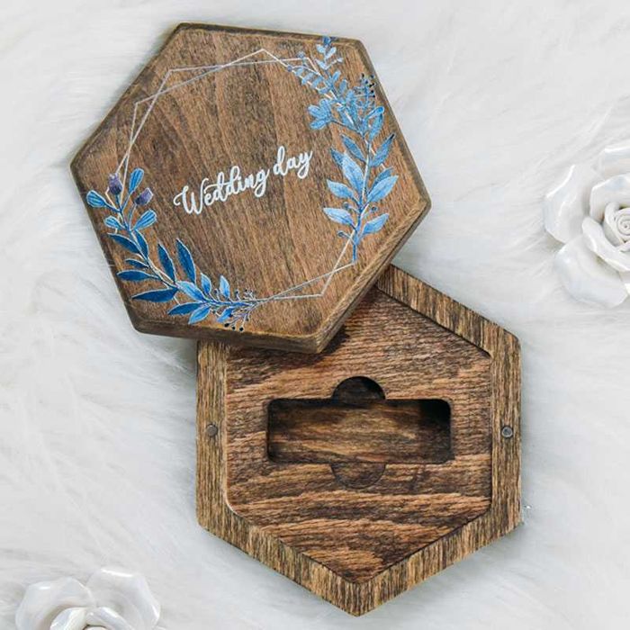 Cutie din lemn hexagonală pentru stick usb