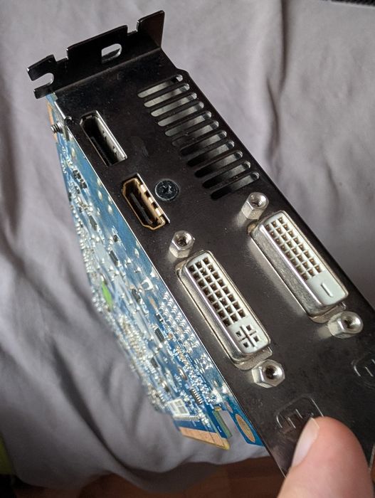 Pachet Plăci Video – Gigabyte Radeon HD 6850 1GB & MSI GeForce 8400 GS 512MB
